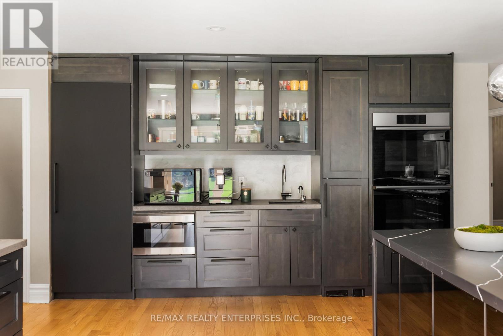 2154 Oneida Crescent, Mississauga, ON - Indoor Photo Showing Kitchen