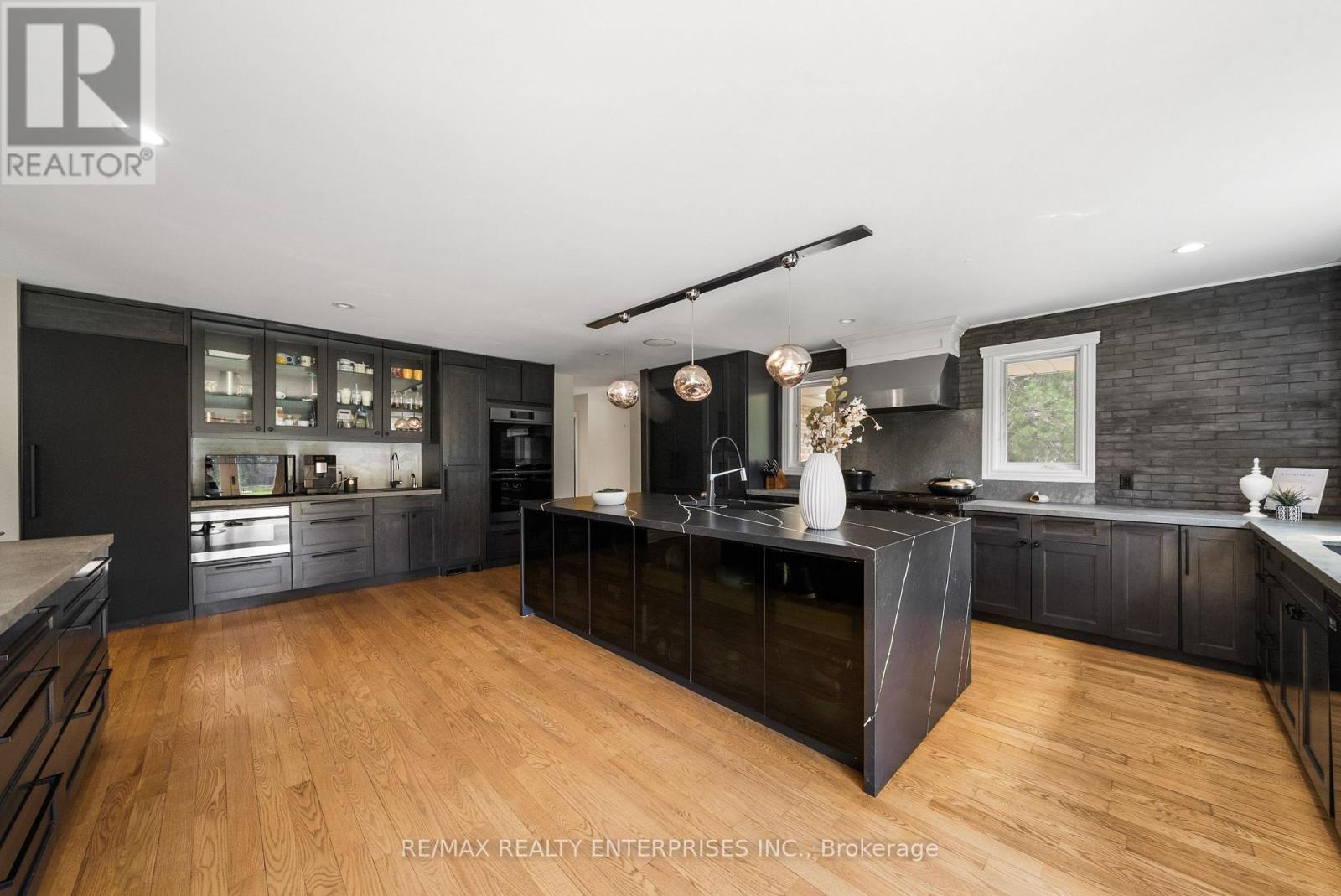 2154 Oneida Crescent, Mississauga, ON - Indoor Photo Showing Kitchen