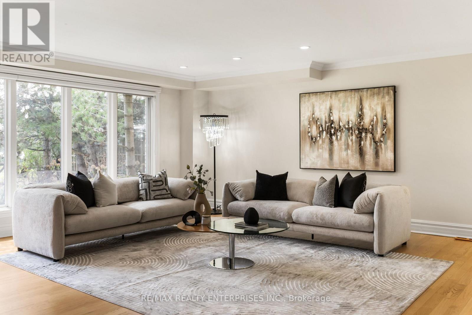 2154 Oneida Crescent, Mississauga, ON - Indoor Photo Showing Living Room