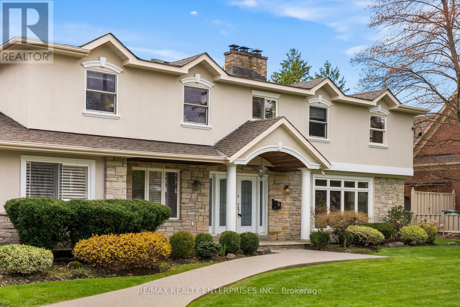 2154 Oneida Crescent, Mississauga, ON - Outdoor With Facade