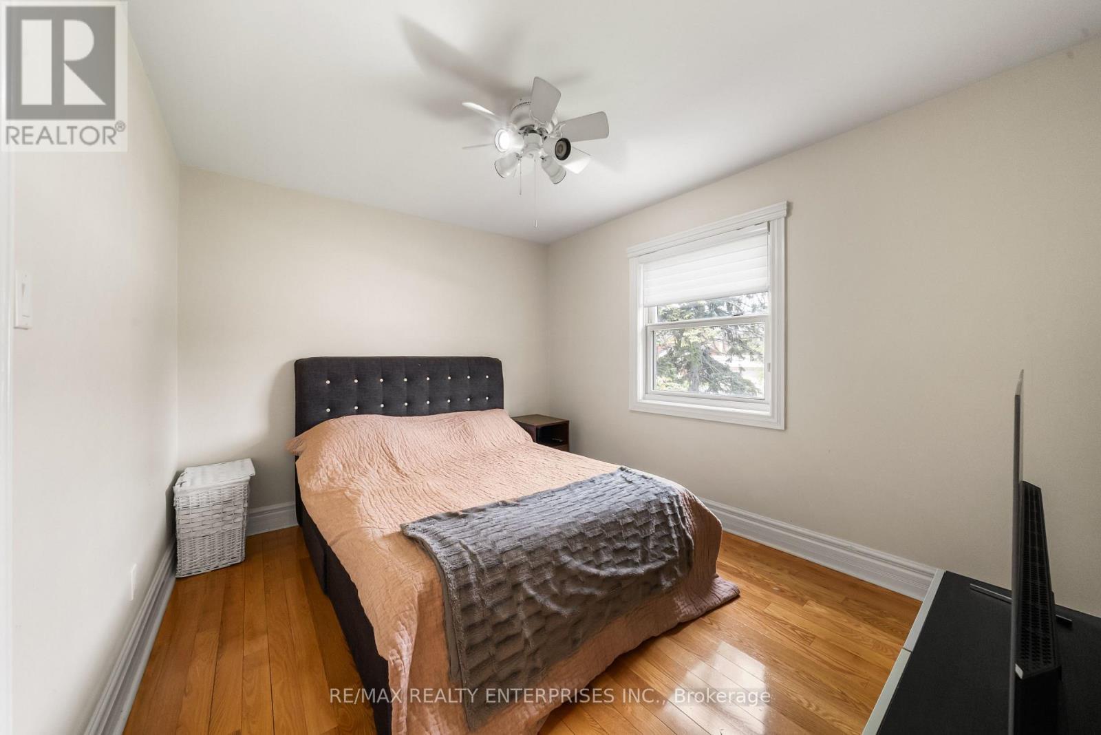 2154 Oneida Crescent, Mississauga, ON - Indoor Photo Showing Bedroom