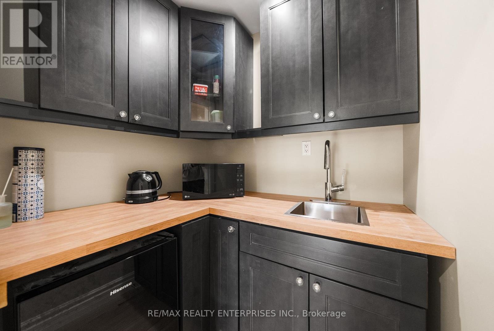 2154 Oneida Crescent, Mississauga, ON - Indoor Photo Showing Kitchen