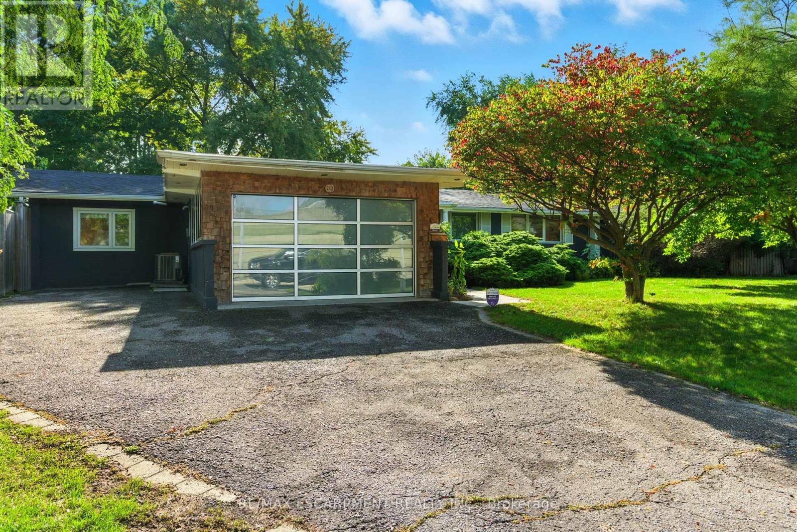 230 South Service Road, Mississauga, ON - Outdoor