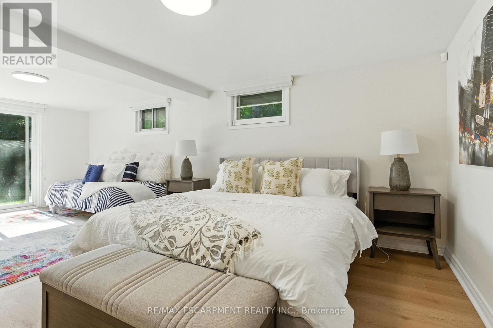 230 South Service Road, Mississauga, ON - Indoor Photo Showing Bedroom