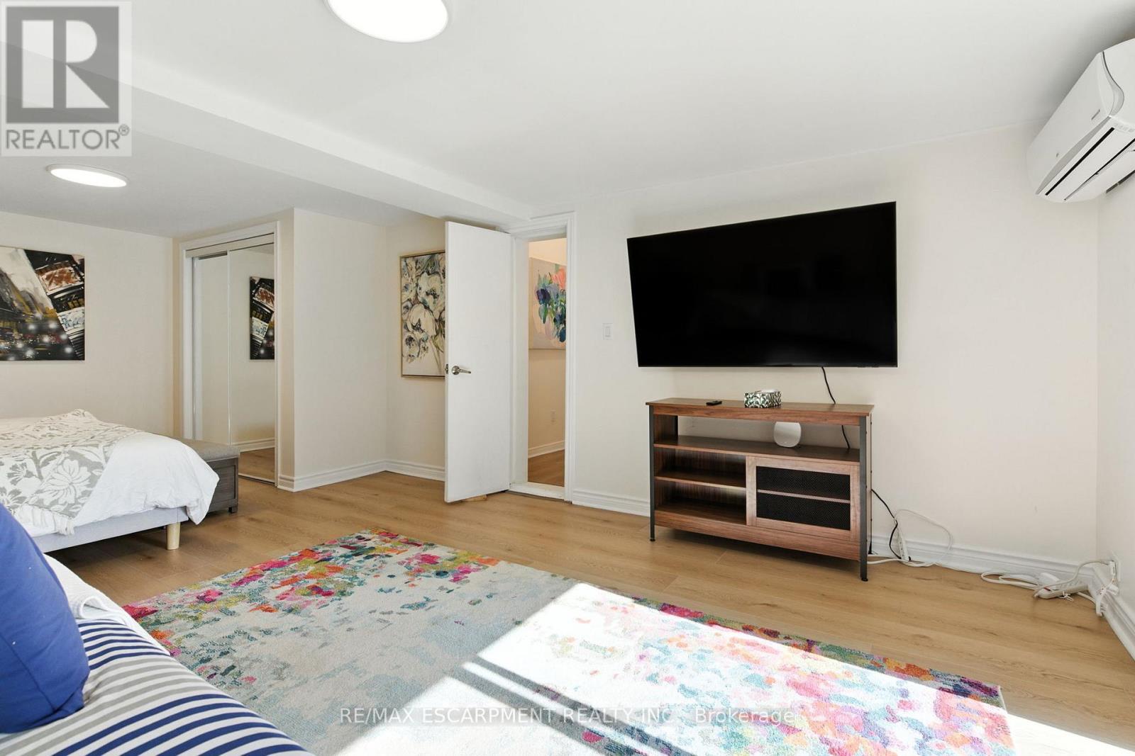 230 South Service Road, Mississauga, ON - Indoor Photo Showing Bedroom