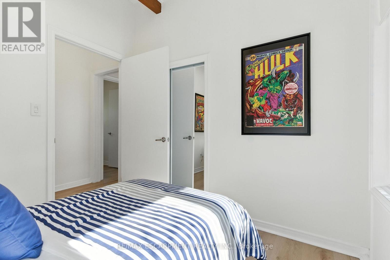 230 South Service Road, Mississauga, ON - Indoor Photo Showing Bedroom