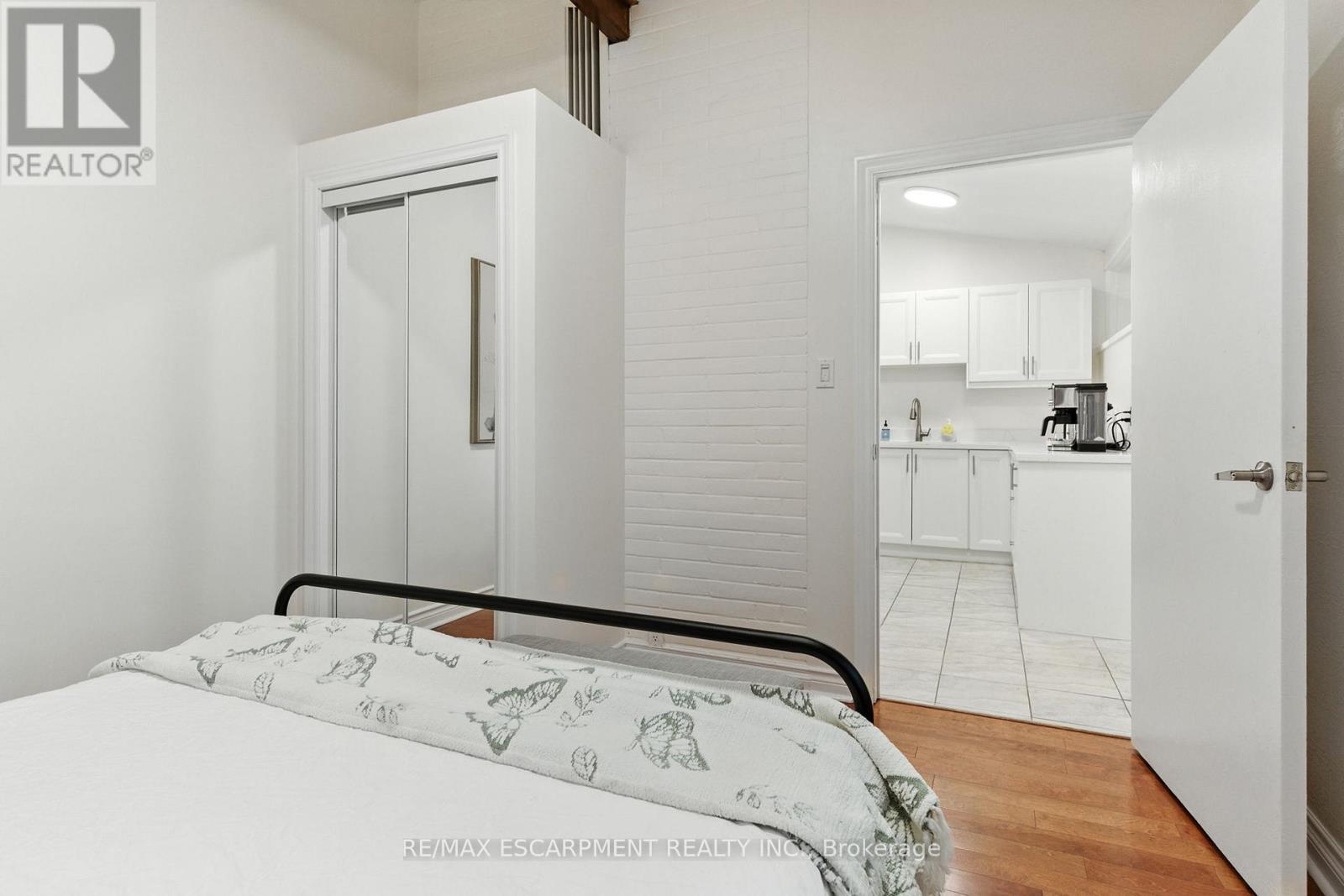 230 South Service Road, Mississauga, ON - Indoor Photo Showing Bedroom