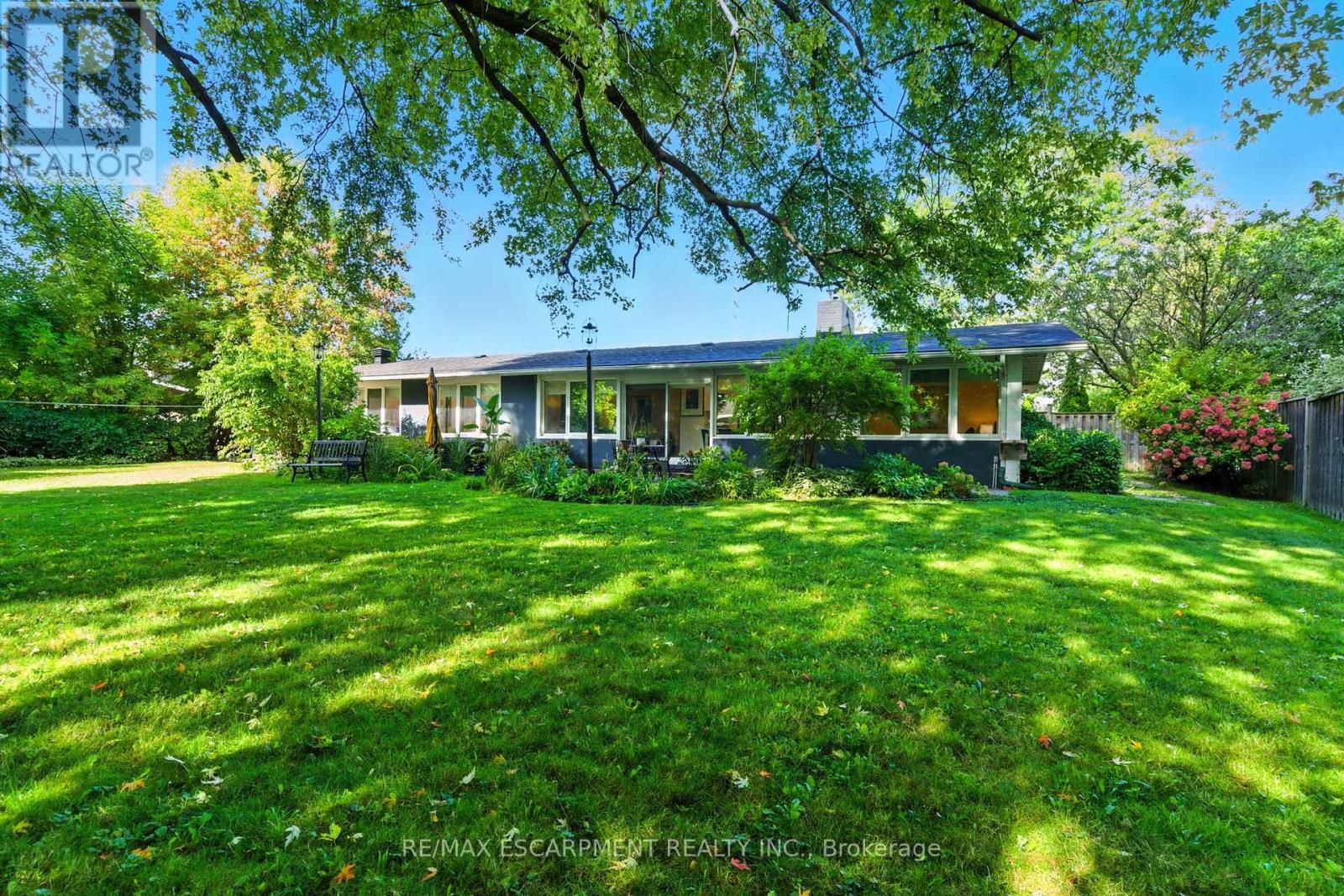 230 South Service Road, Mississauga, ON - Outdoor