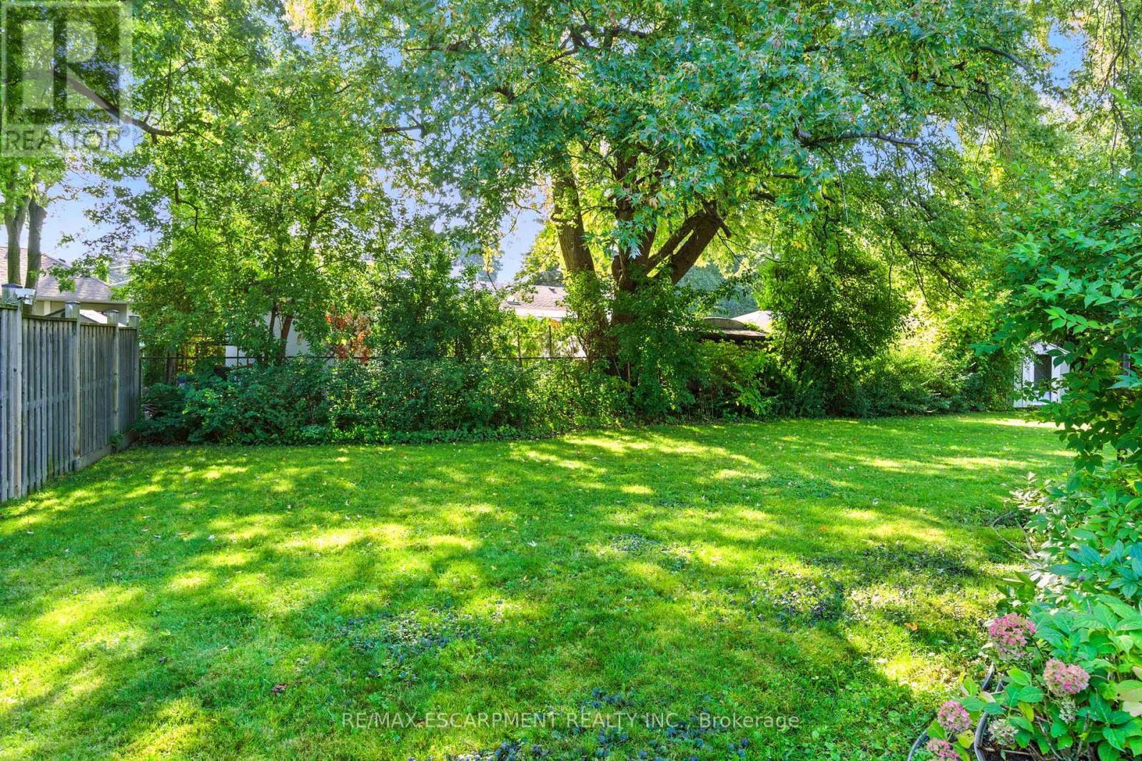 230 South Service Road, Mississauga, ON - Outdoor