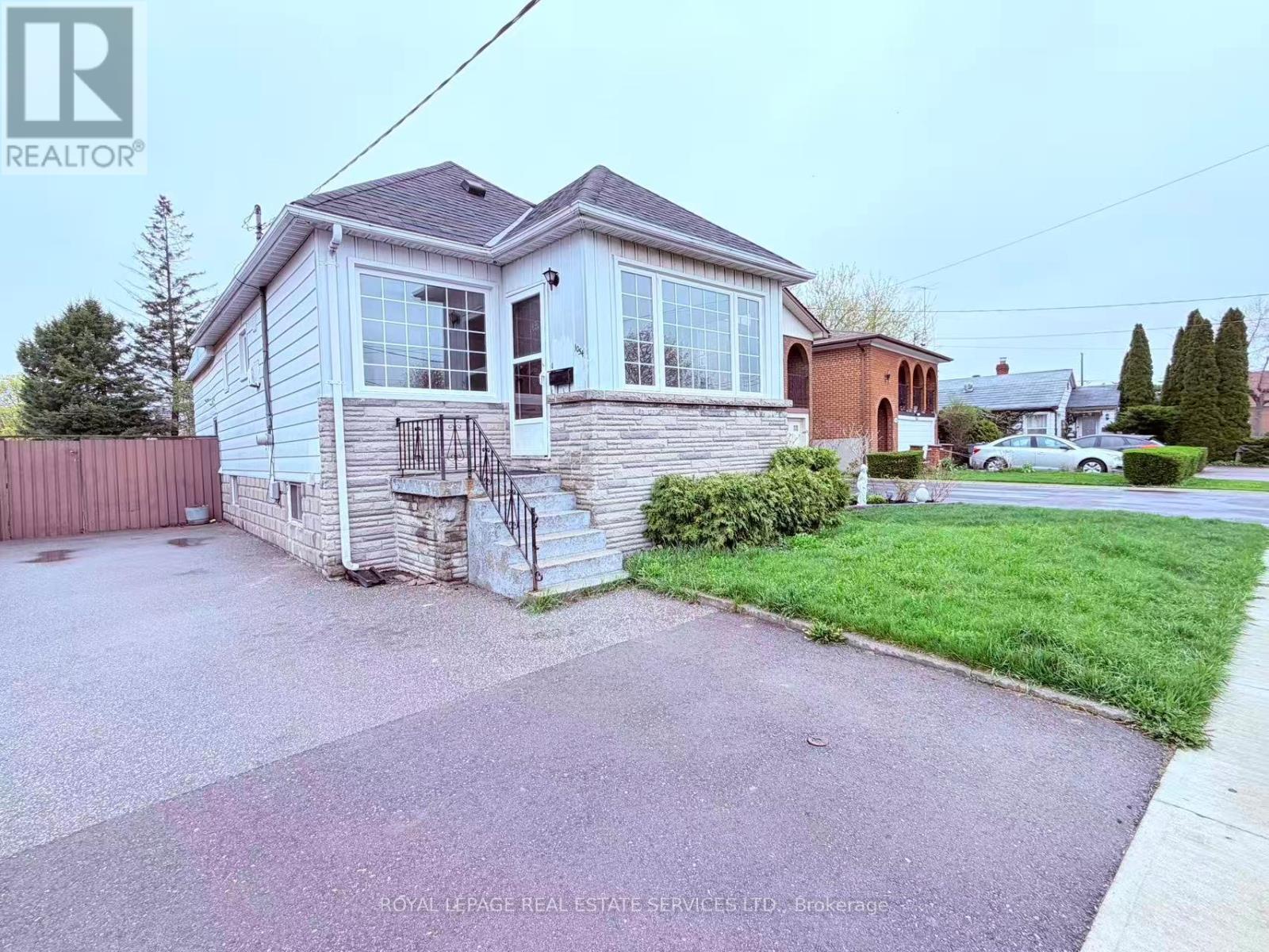 1054 East Avenue, Mississauga, ON - Outdoor
