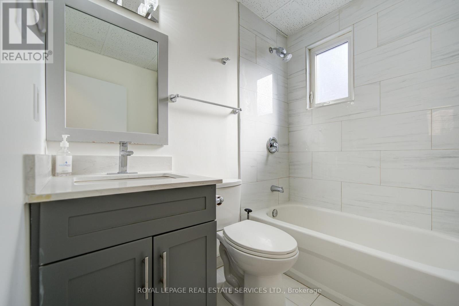 1054 East Avenue, Mississauga, ON - Indoor Photo Showing Bathroom
