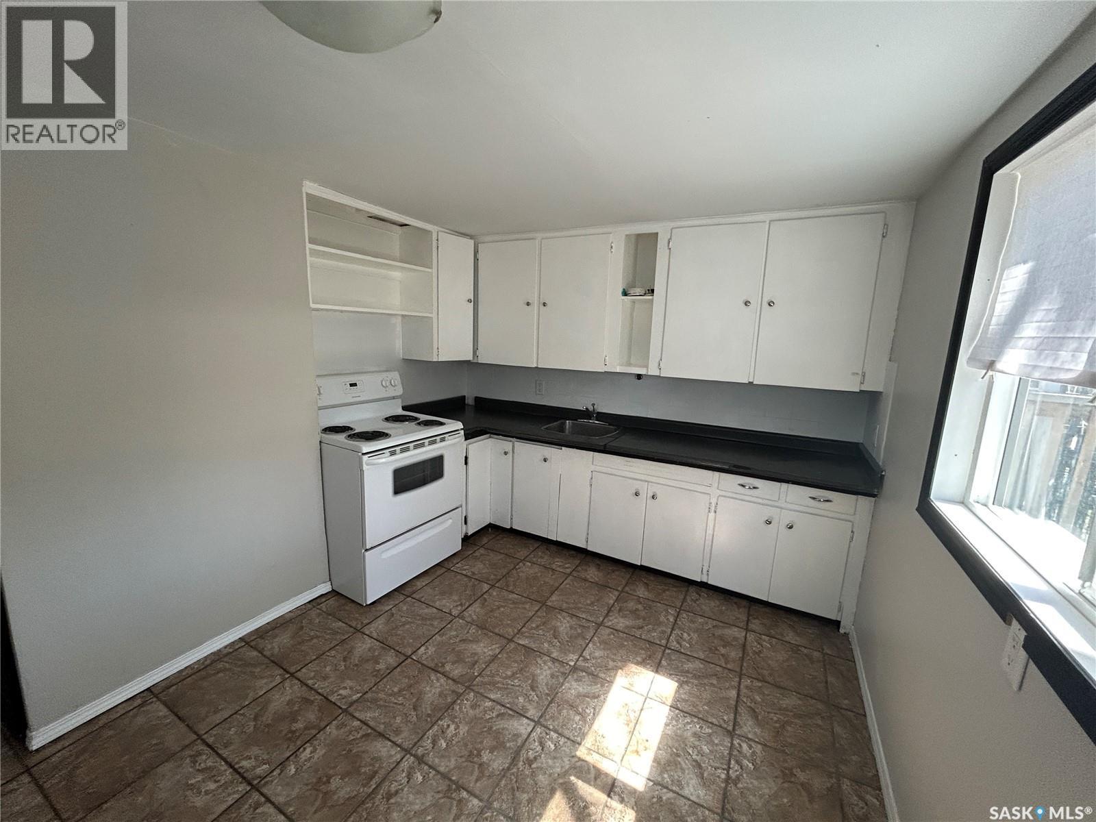607 28Th Street W, Saskatoon, SK - Indoor Photo Showing Kitchen