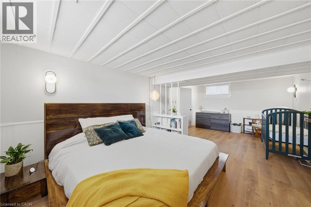 752 Ninth Avenue, Hamilton, ON - Indoor Photo Showing Bedroom