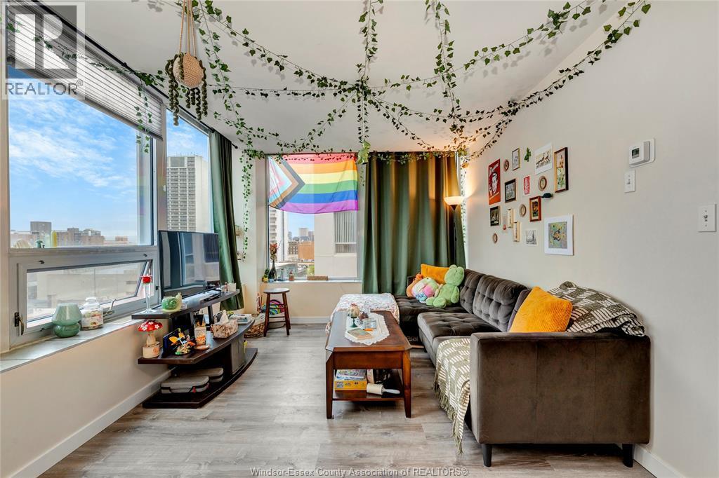 540 Ouellette Unit# 7B, Windsor, ON - Indoor