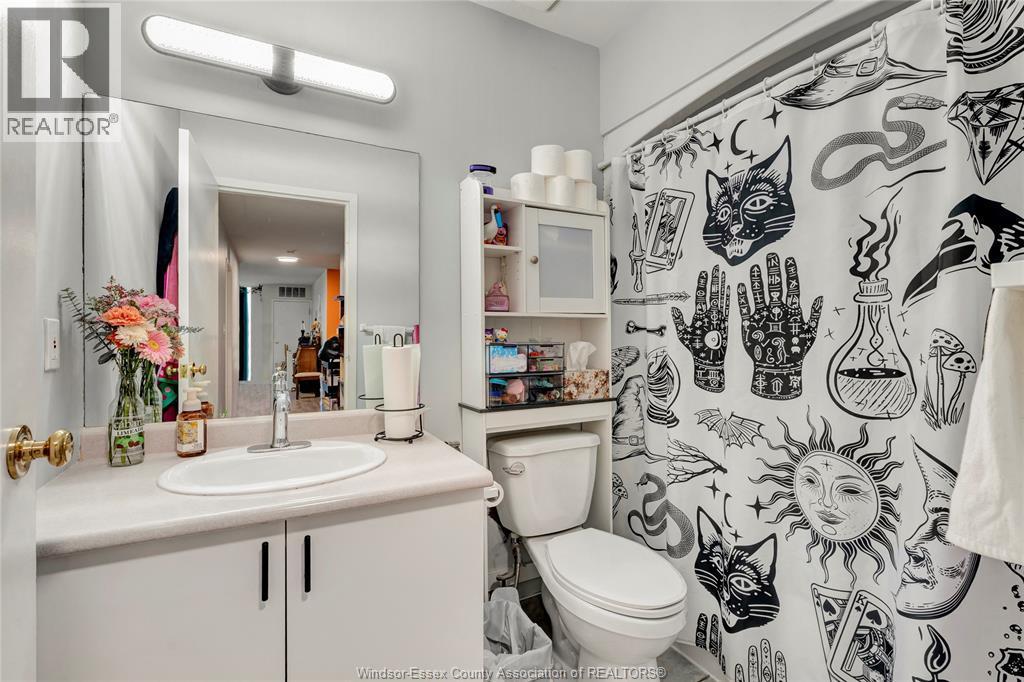 540 Ouellette Unit# 7B, Windsor, ON - Indoor Photo Showing Bathroom