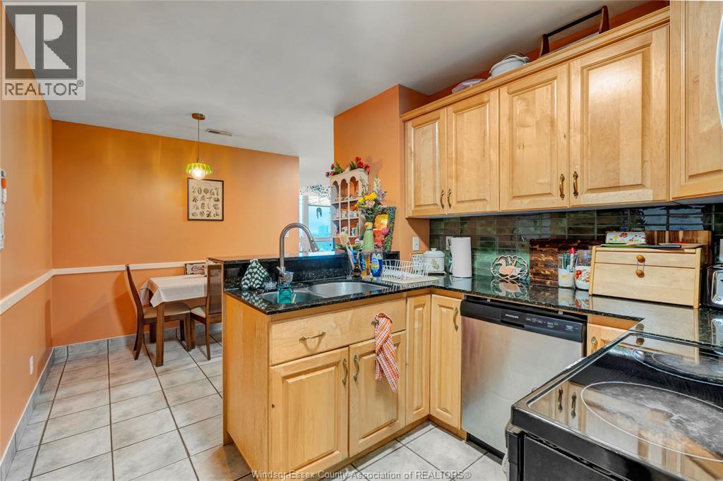 540 Ouellette Unit# 7B, Windsor, ON - Indoor Photo Showing Kitchen