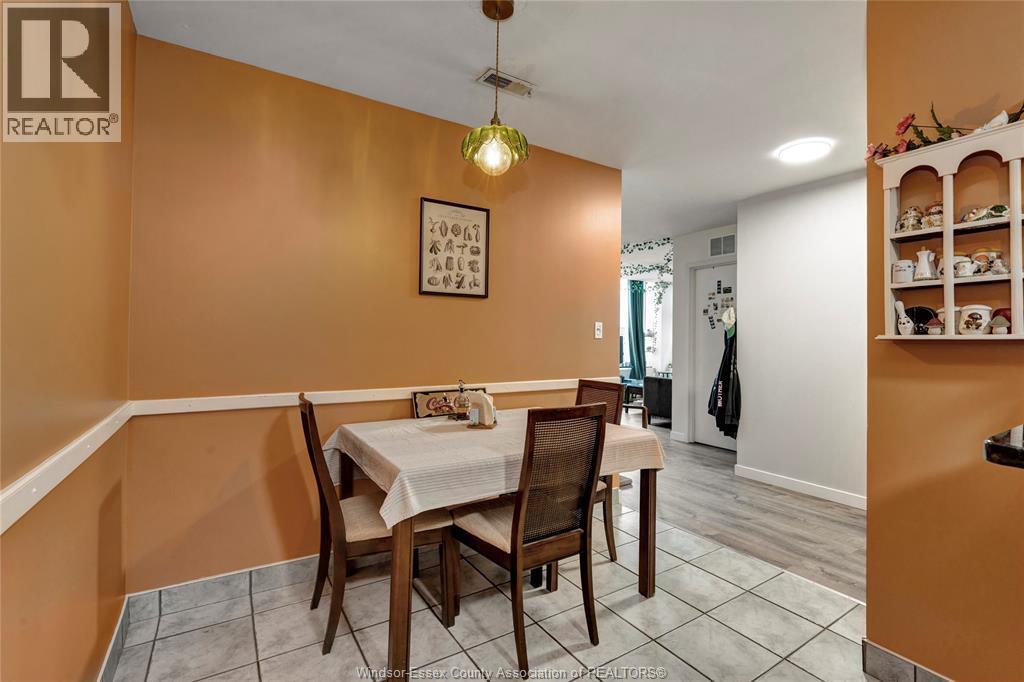 540 Ouellette Unit# 7B, Windsor, ON - Indoor Photo Showing Dining Room