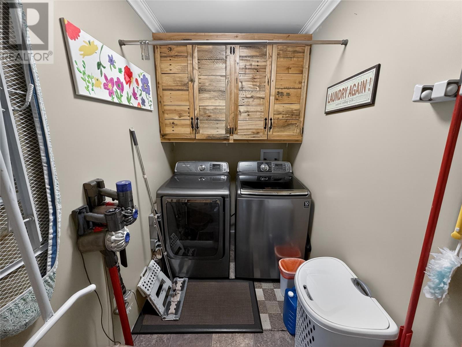 laundry and cleaning - 8, 8A, 10 Main Street, Twillingate, NL