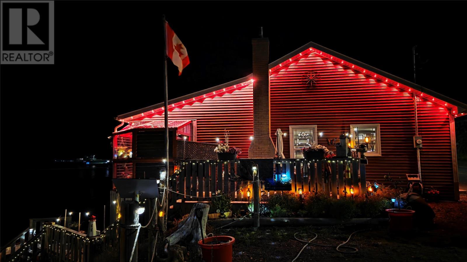 8a at night - 8, 8A, 10 Main Street, Twillingate, NL