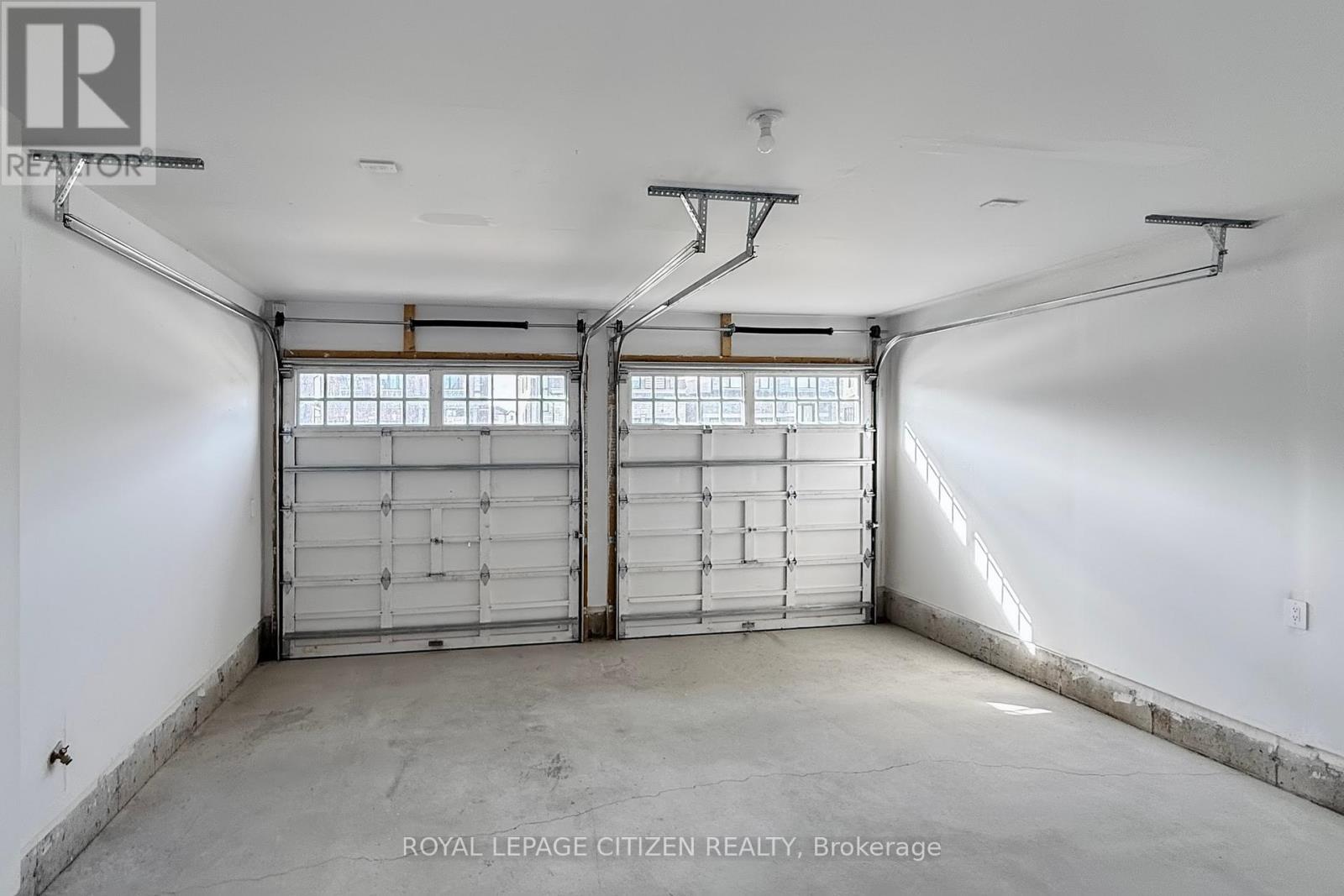 193 St. Joseph Road, Kawartha Lakes, ON - Indoor Photo Showing Garage