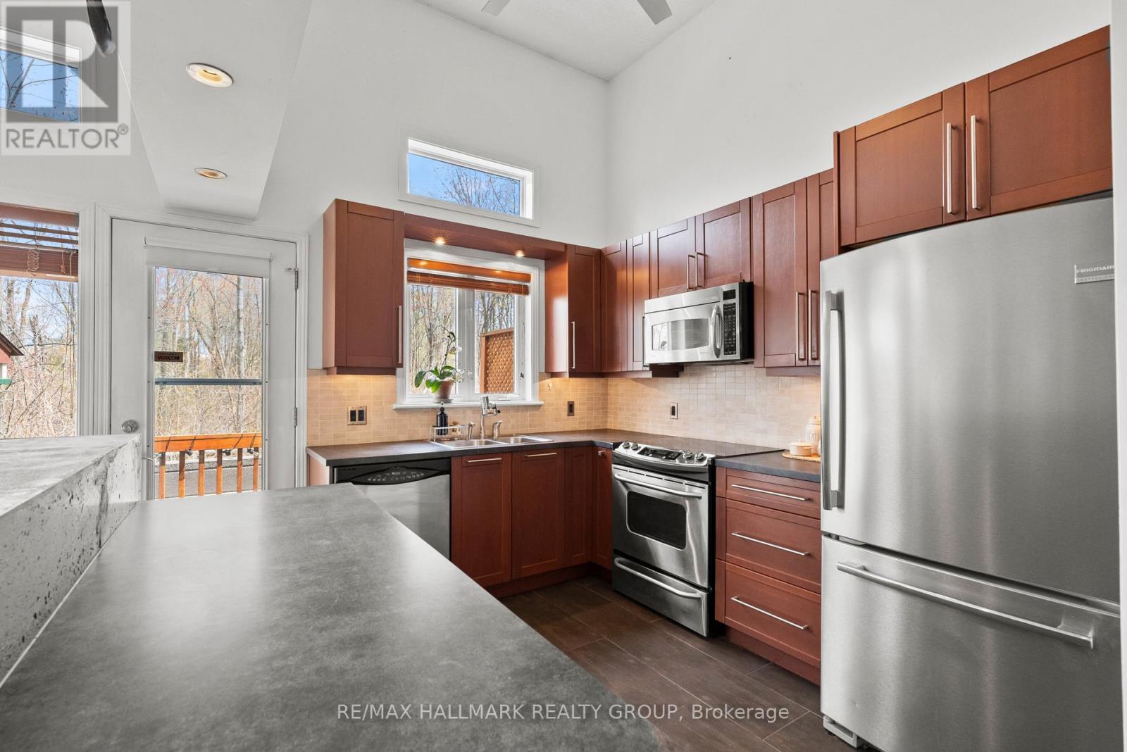 243 Gladeview Private, Ottawa, ON