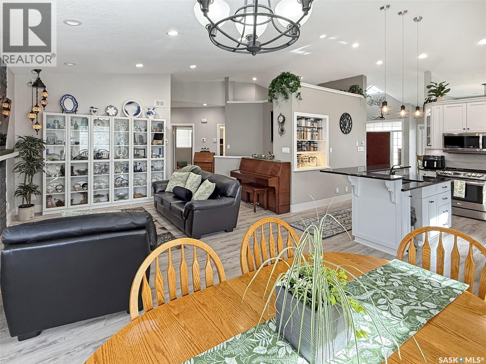 623 Highland Drive, Swift Current, SK - Indoor Photo Showing Dining Room
