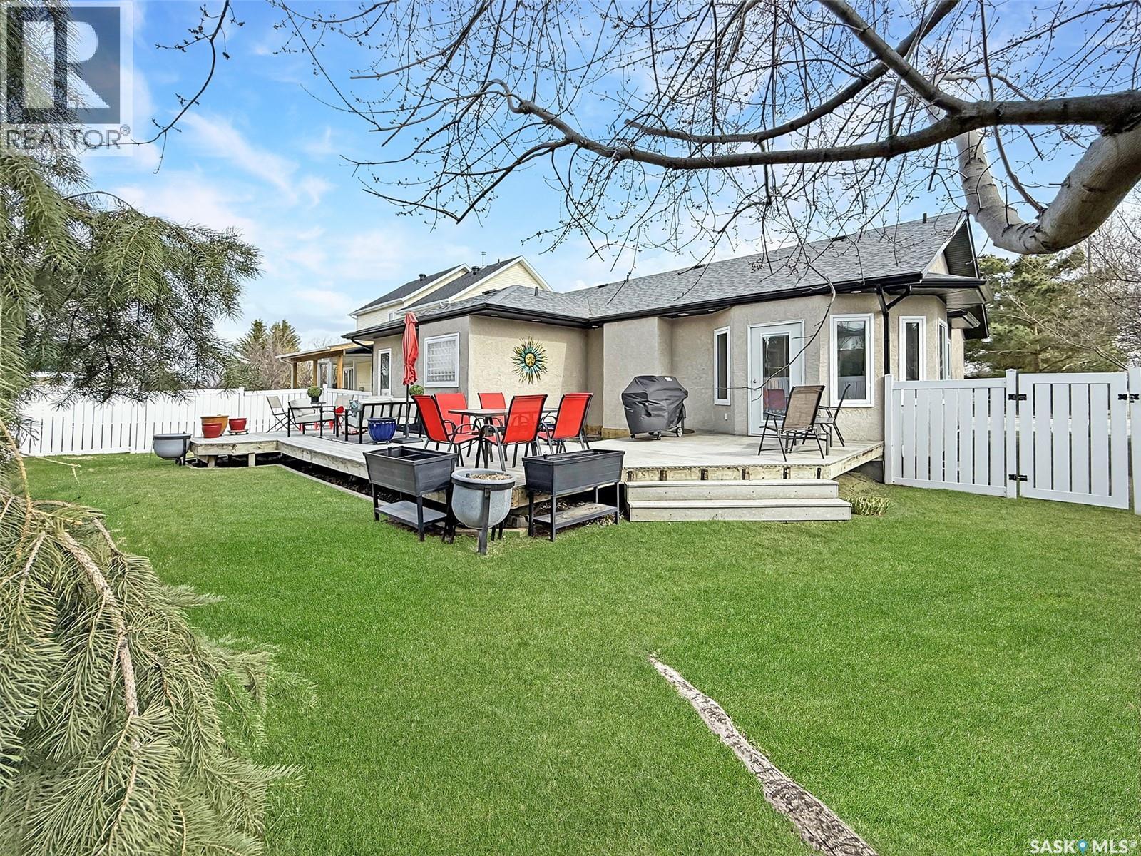 623 Highland Drive, Swift Current, SK - Outdoor With Deck Patio Veranda