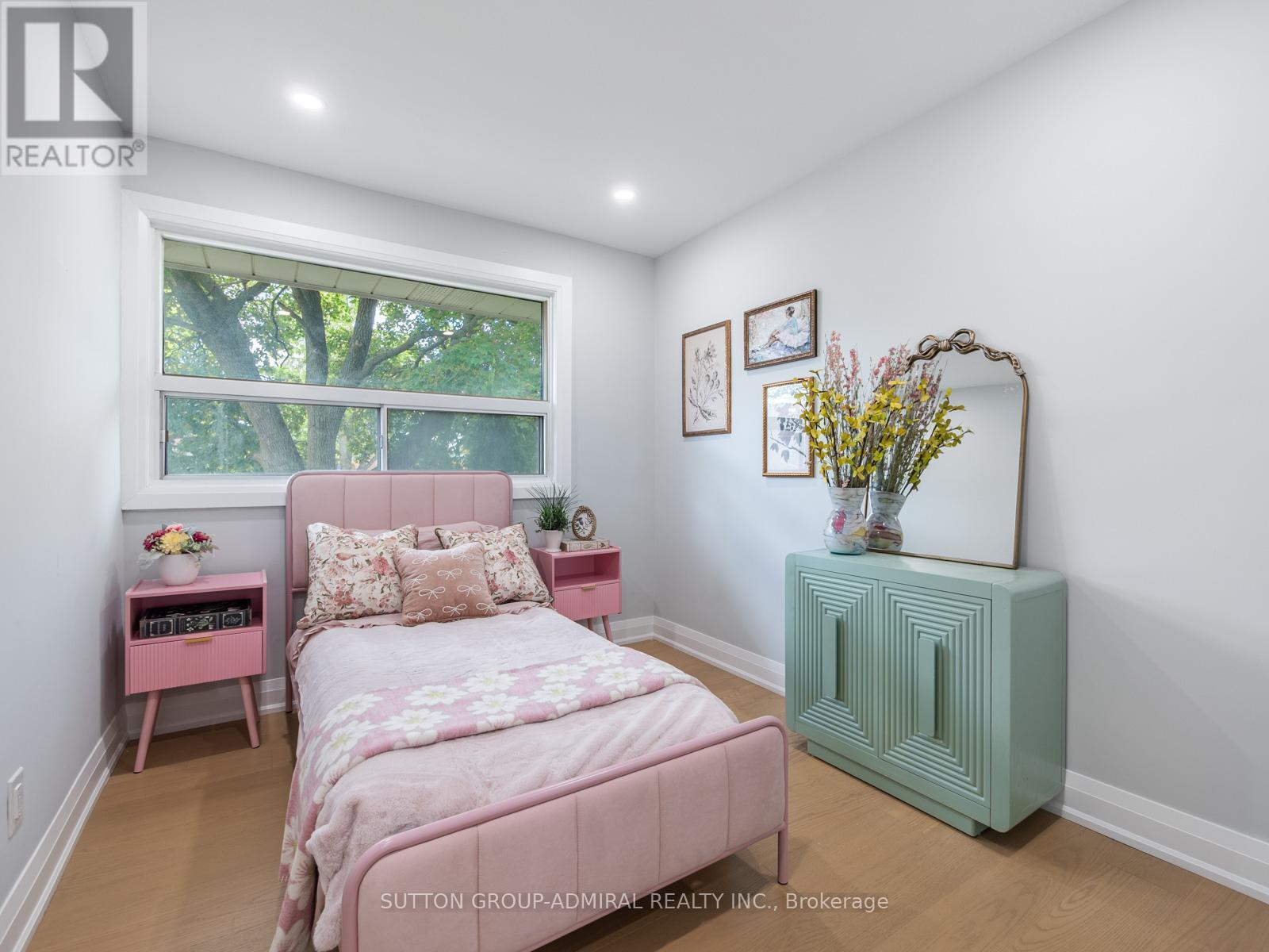 393 Paliser Crescent S, Richmond Hill, ON - Indoor Photo Showing Bedroom