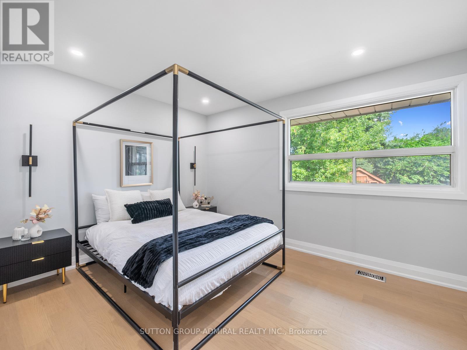 393 Paliser Crescent S, Richmond Hill, ON - Indoor Photo Showing Bedroom
