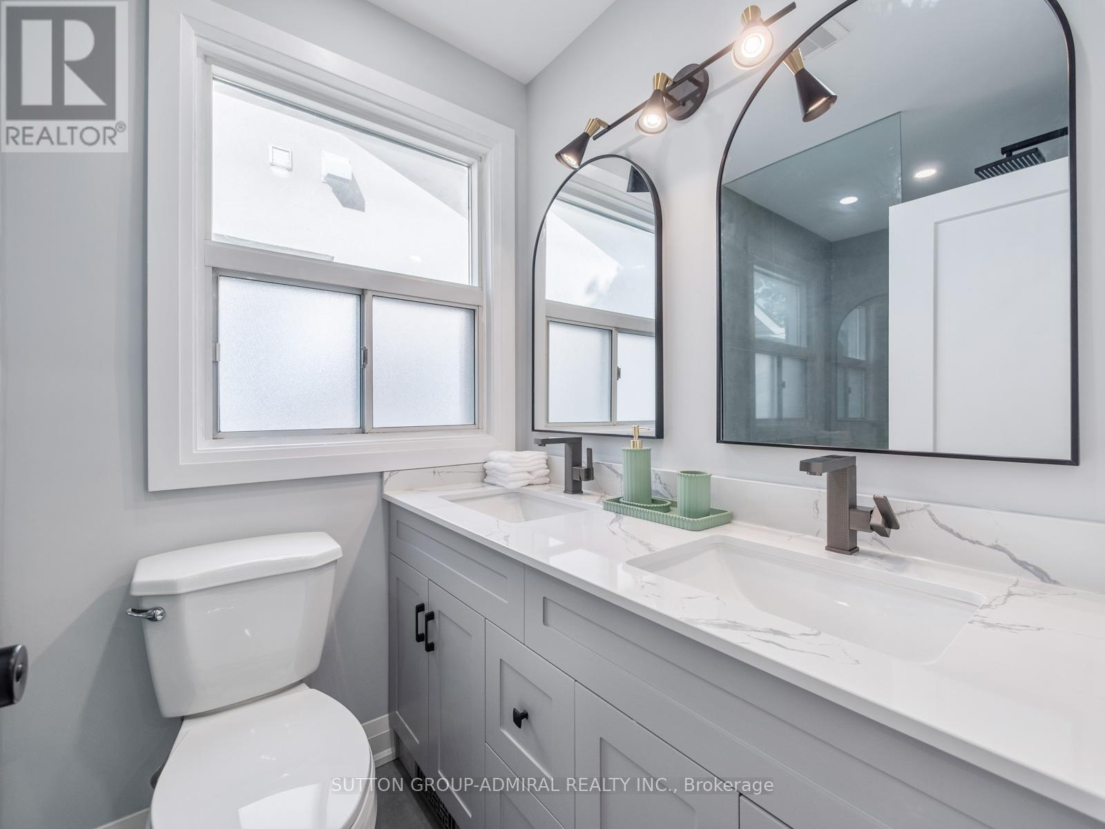 393 Paliser Crescent S, Richmond Hill, ON - Indoor Photo Showing Bathroom