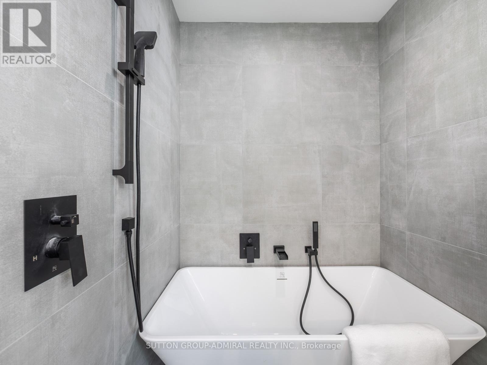 393 Paliser Crescent S, Richmond Hill, ON - Indoor Photo Showing Bathroom