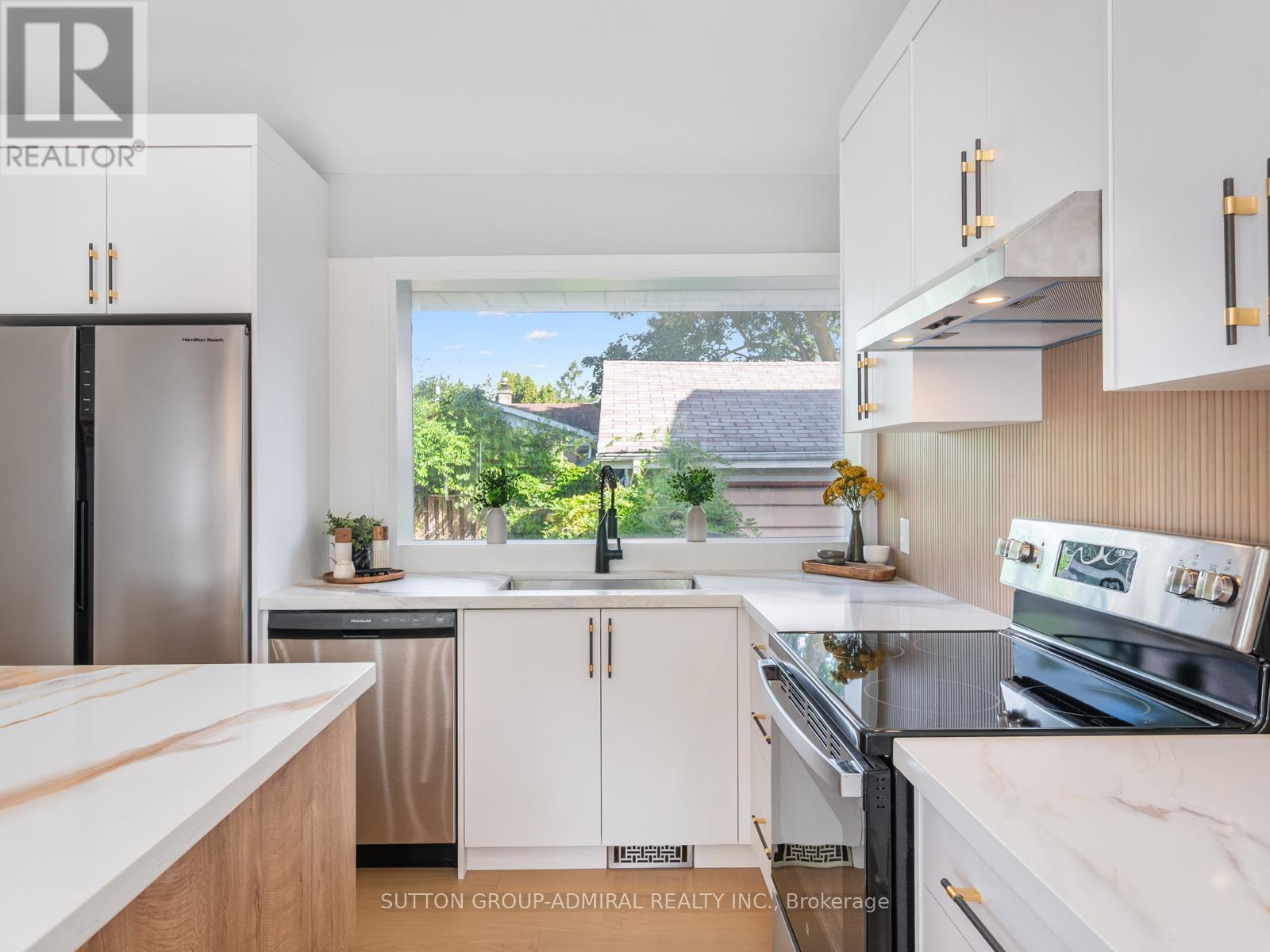 393 Paliser Crescent S, Richmond Hill, ON - Indoor Photo Showing Kitchen