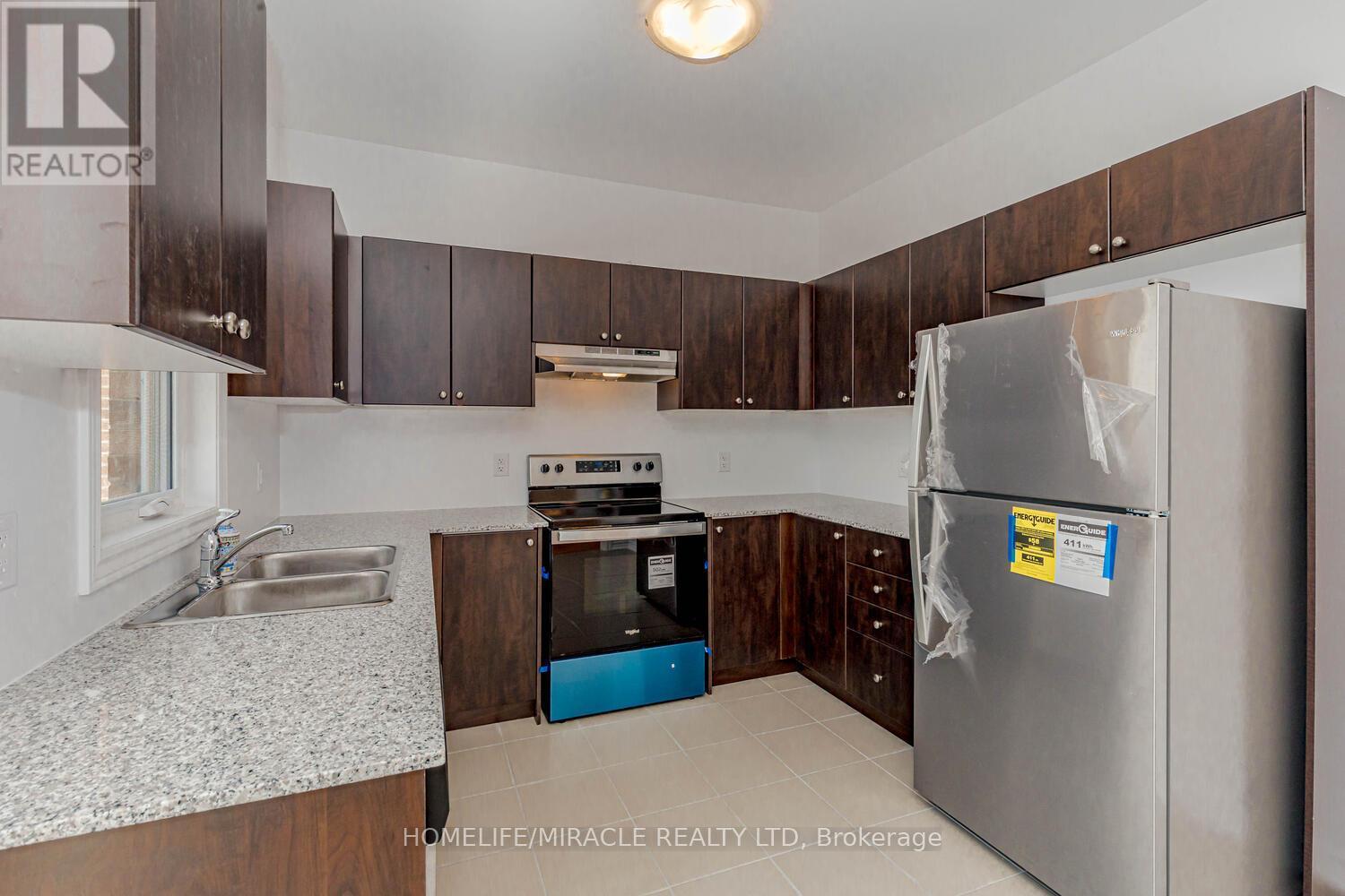 2 Doc Logheed Avenue, Southgate, ON - Indoor Photo Showing Kitchen With Double Sink