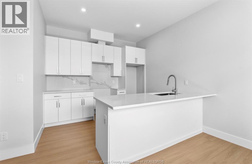 2144 Daytona, Windsor, ON - Indoor Photo Showing Kitchen