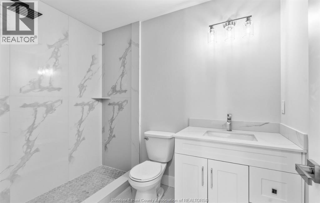 2144 Daytona, Windsor, ON - Indoor Photo Showing Bathroom