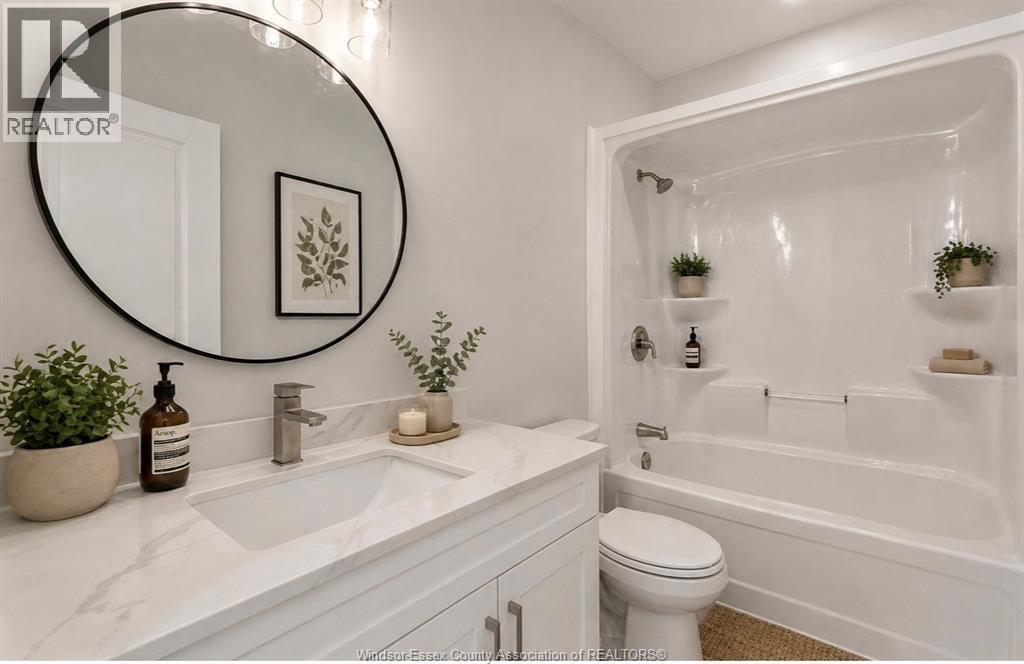 2144 Daytona, Windsor, ON - Indoor Photo Showing Bathroom