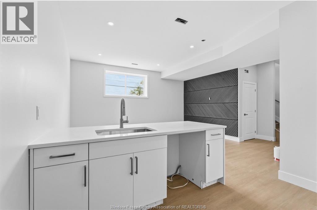 2144 Daytona, Windsor, ON - Indoor Photo Showing Other Room