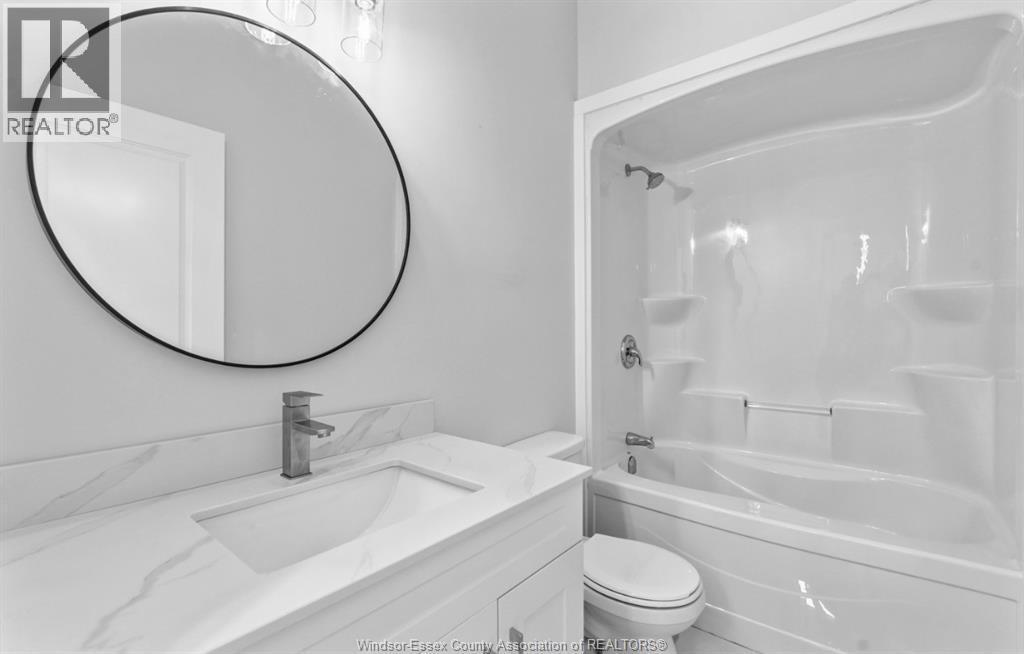 2144 Daytona, Windsor, ON - Indoor Photo Showing Bathroom