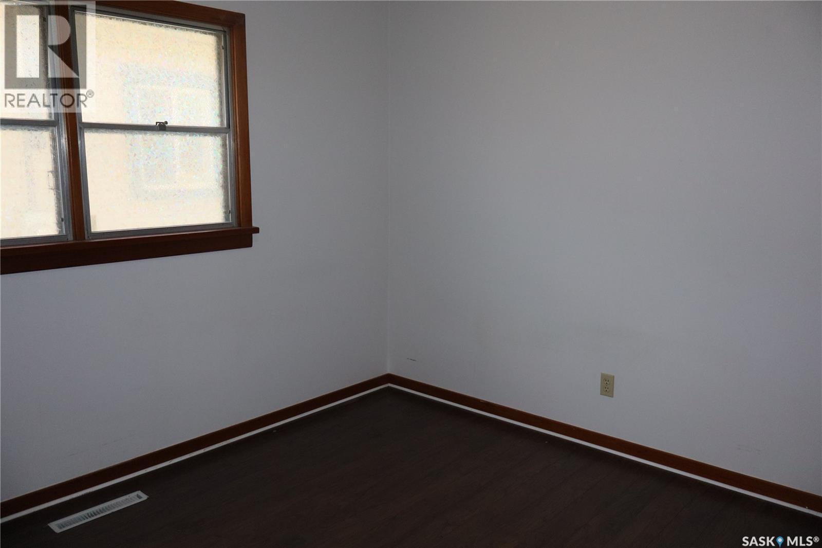 505 3Rd Avenue E, Assiniboia, SK - Indoor Photo Showing Other Room