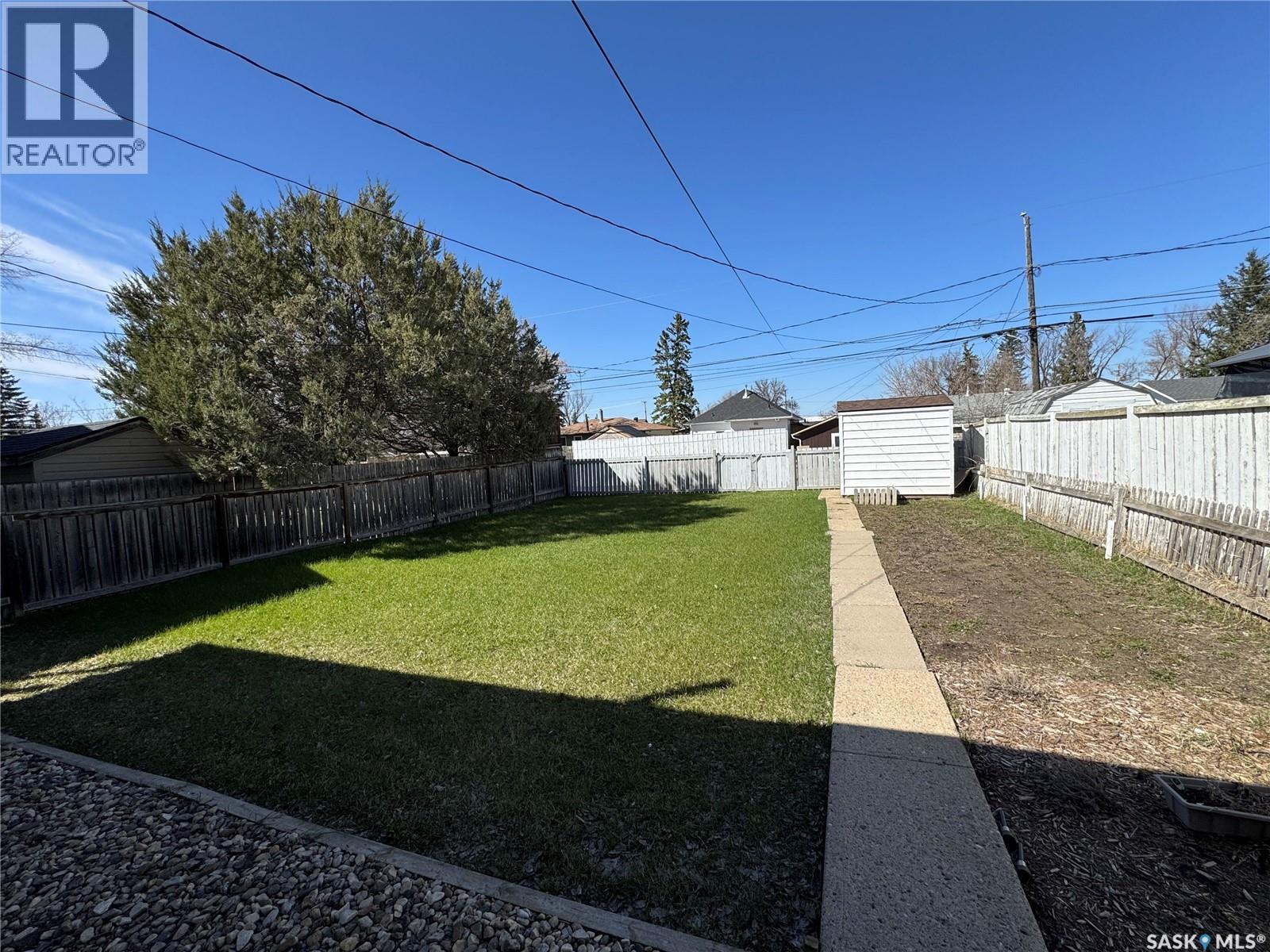 505 3Rd Avenue E, Assiniboia, SK - Outdoor With Backyard