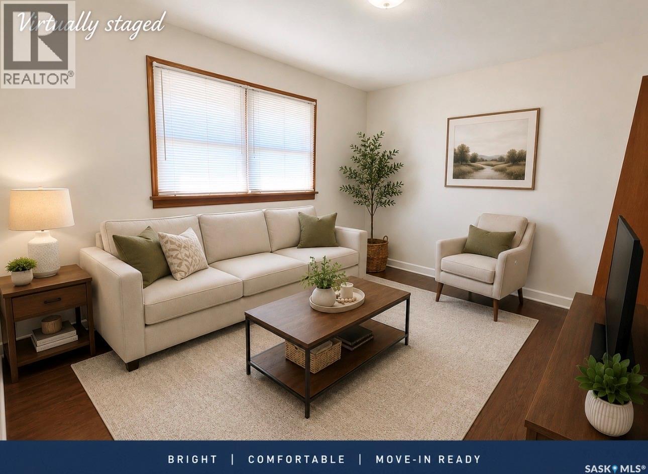 505 3Rd Avenue E, Assiniboia, SK - Indoor Photo Showing Living Room