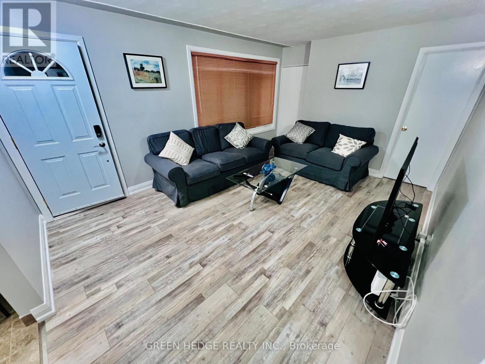34 Stanley Avenue, Kitchener, ON - Indoor Photo Showing Living Room