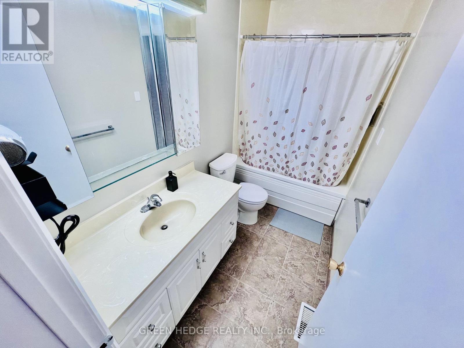 34 Stanley Avenue, Kitchener, ON - Indoor Photo Showing Bathroom