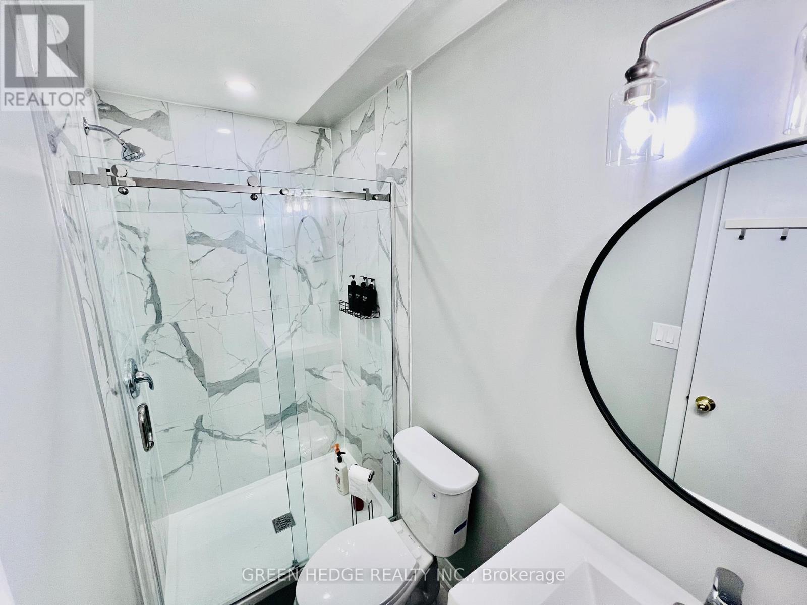34 Stanley Avenue, Kitchener, ON - Indoor Photo Showing Bathroom