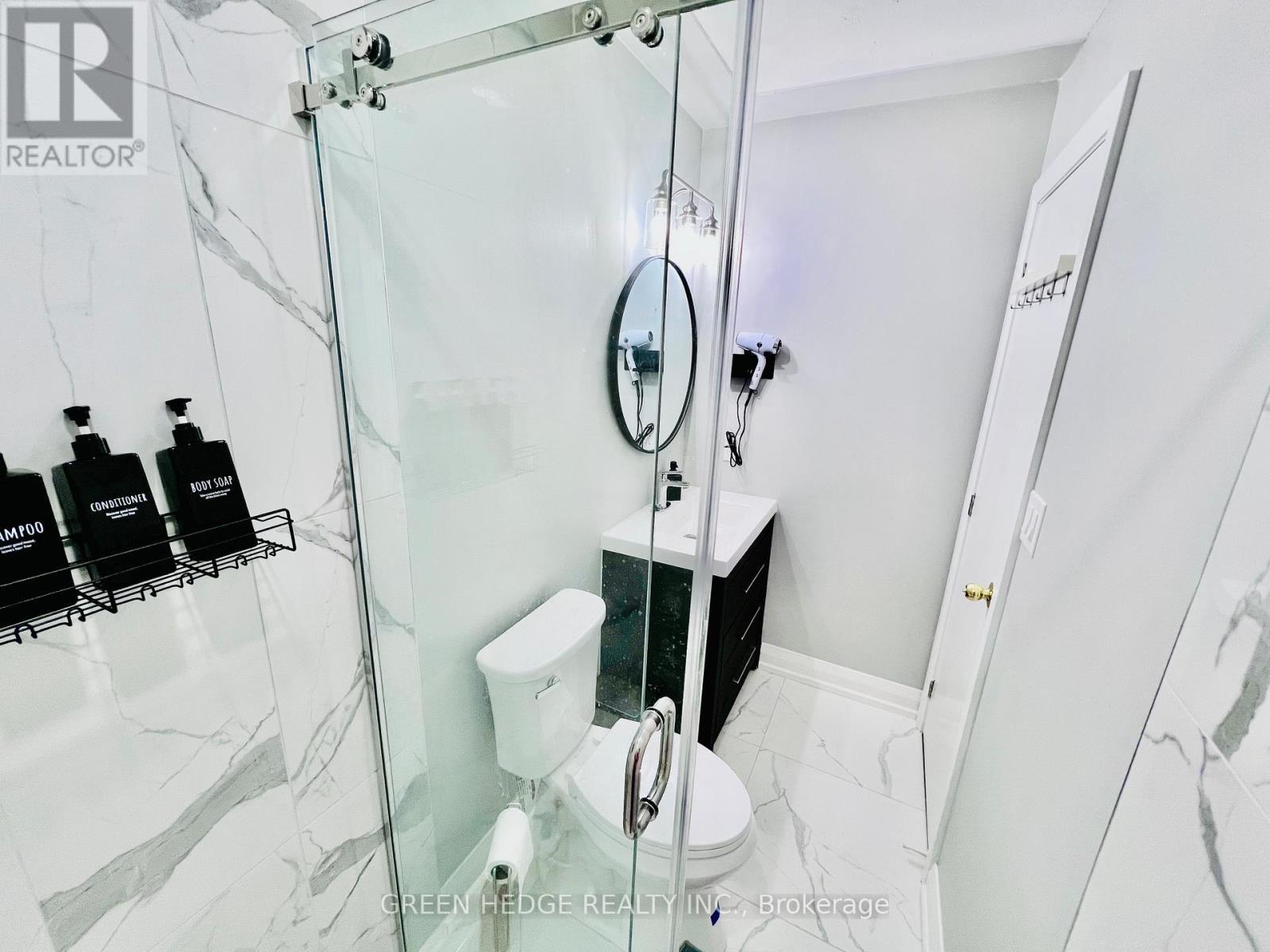 34 Stanley Avenue, Kitchener, ON - Indoor Photo Showing Bathroom
