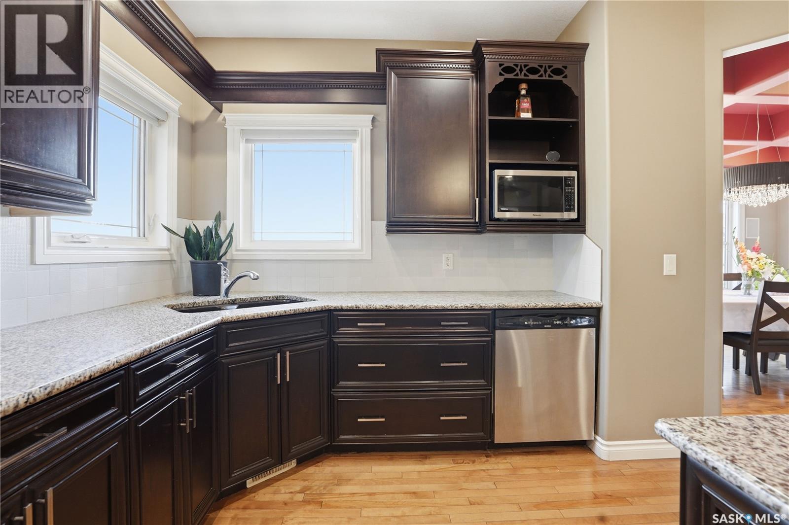 102 Thode Avenue, Saskatoon, SK - Indoor Photo Showing Kitchen