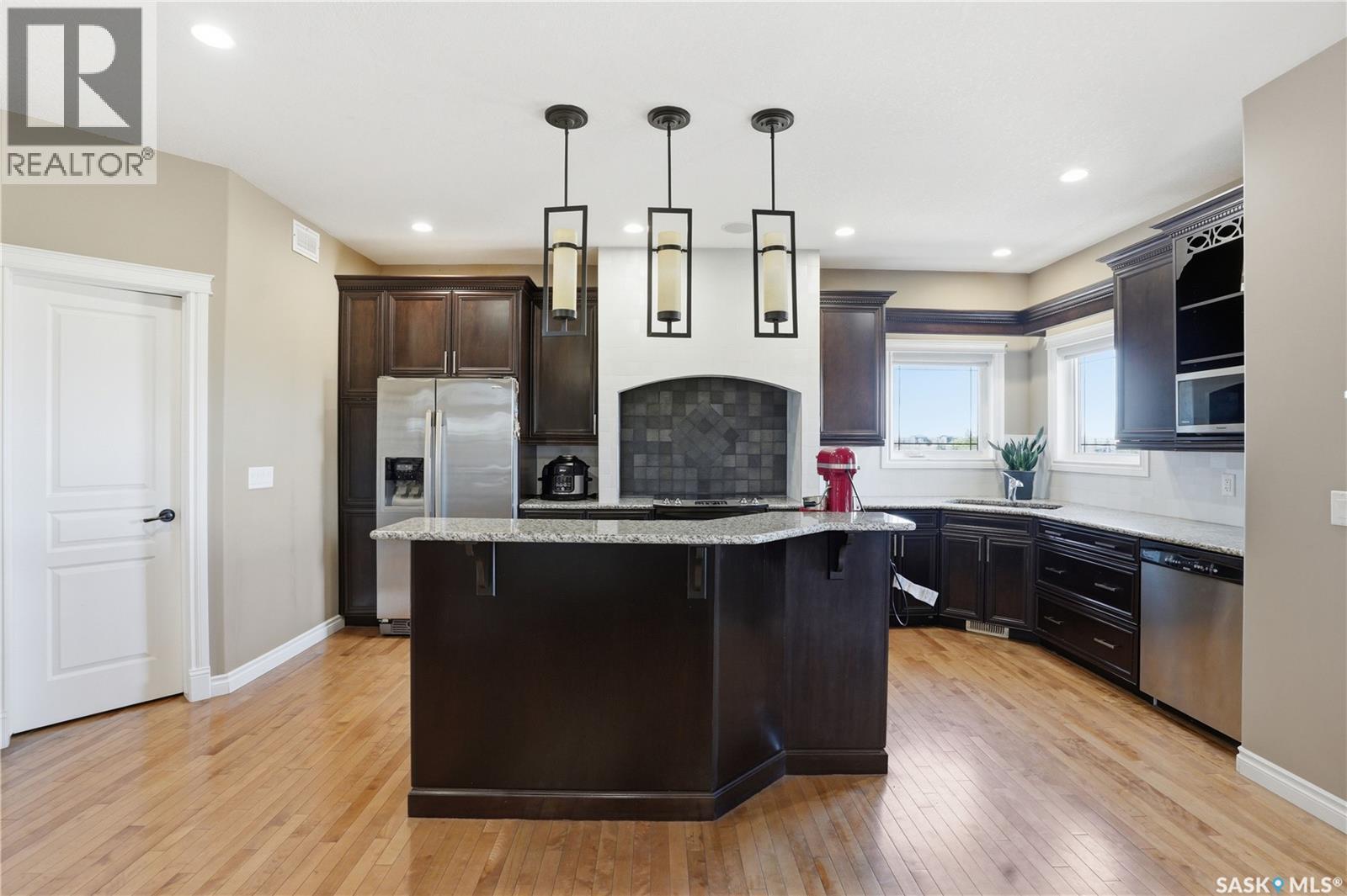 102 Thode Avenue, Saskatoon, SK - Indoor Photo Showing Kitchen With Upgraded Kitchen