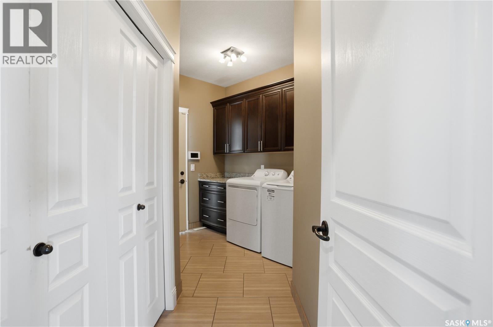 102 Thode Avenue, Saskatoon, SK - Indoor Photo Showing Laundry Room