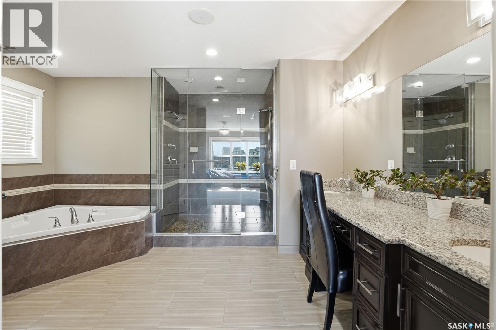 102 Thode Avenue, Saskatoon, SK - Indoor Photo Showing Bathroom