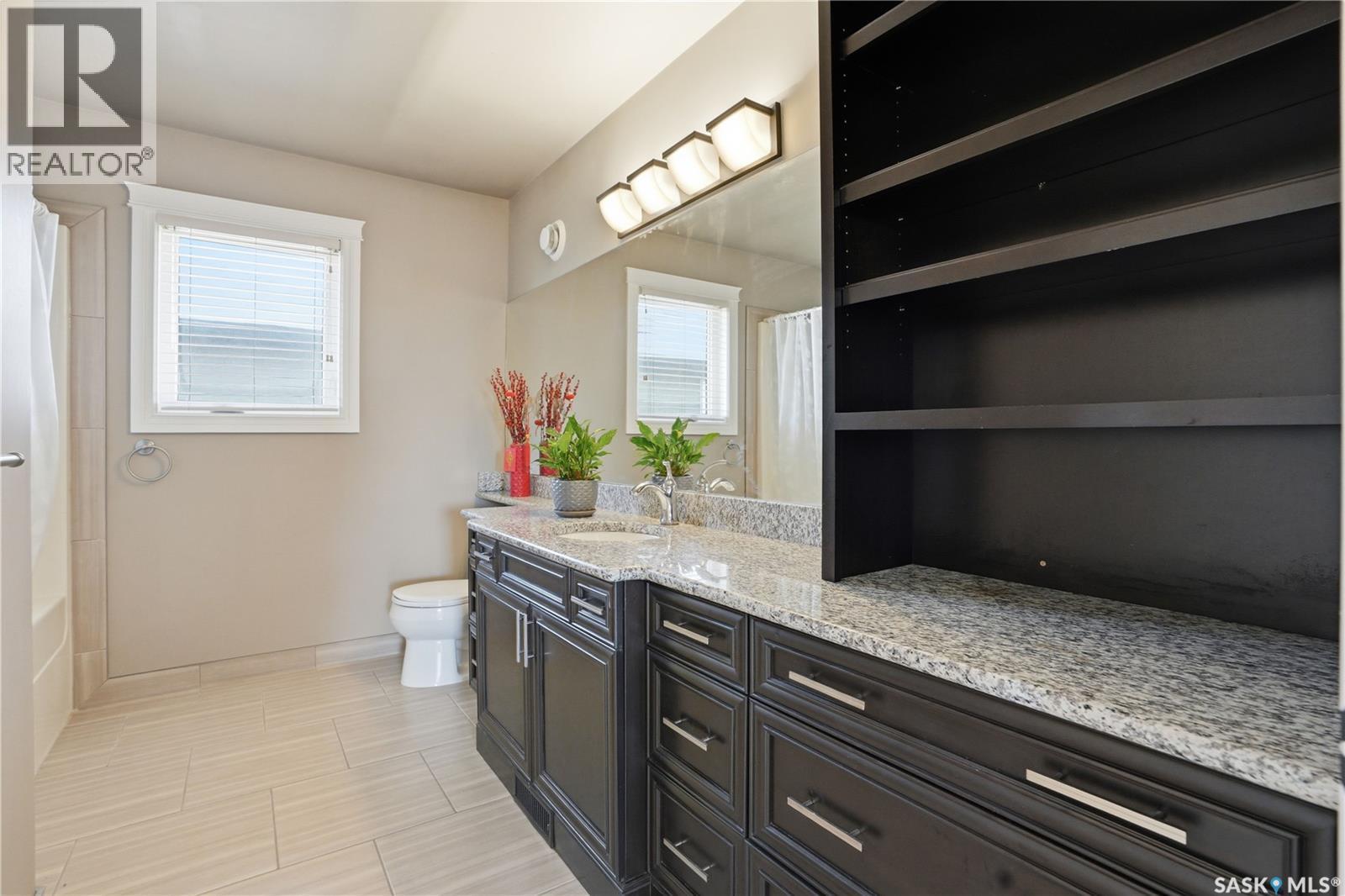 102 Thode Avenue, Saskatoon, SK - Indoor Photo Showing Bathroom